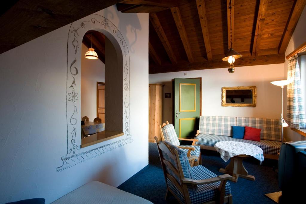 Ferienwohnungen Seraina Sils im Engadin Zimmer foto
