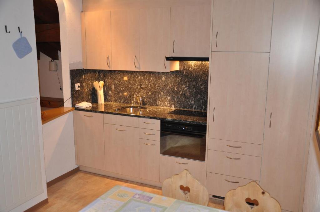 Ferienwohnungen Seraina Sils im Engadin Zimmer foto